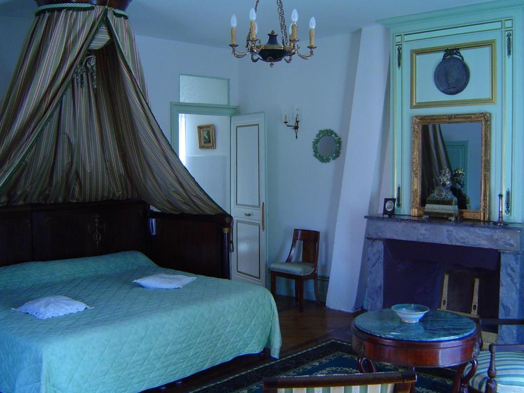 Chateau De La Chapelle Des Bois Fleurie Cameră foto