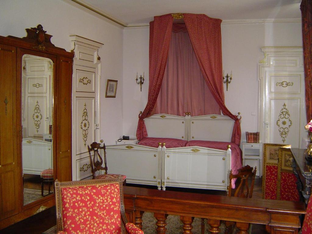 Chateau De La Chapelle Des Bois Fleurie Cameră foto